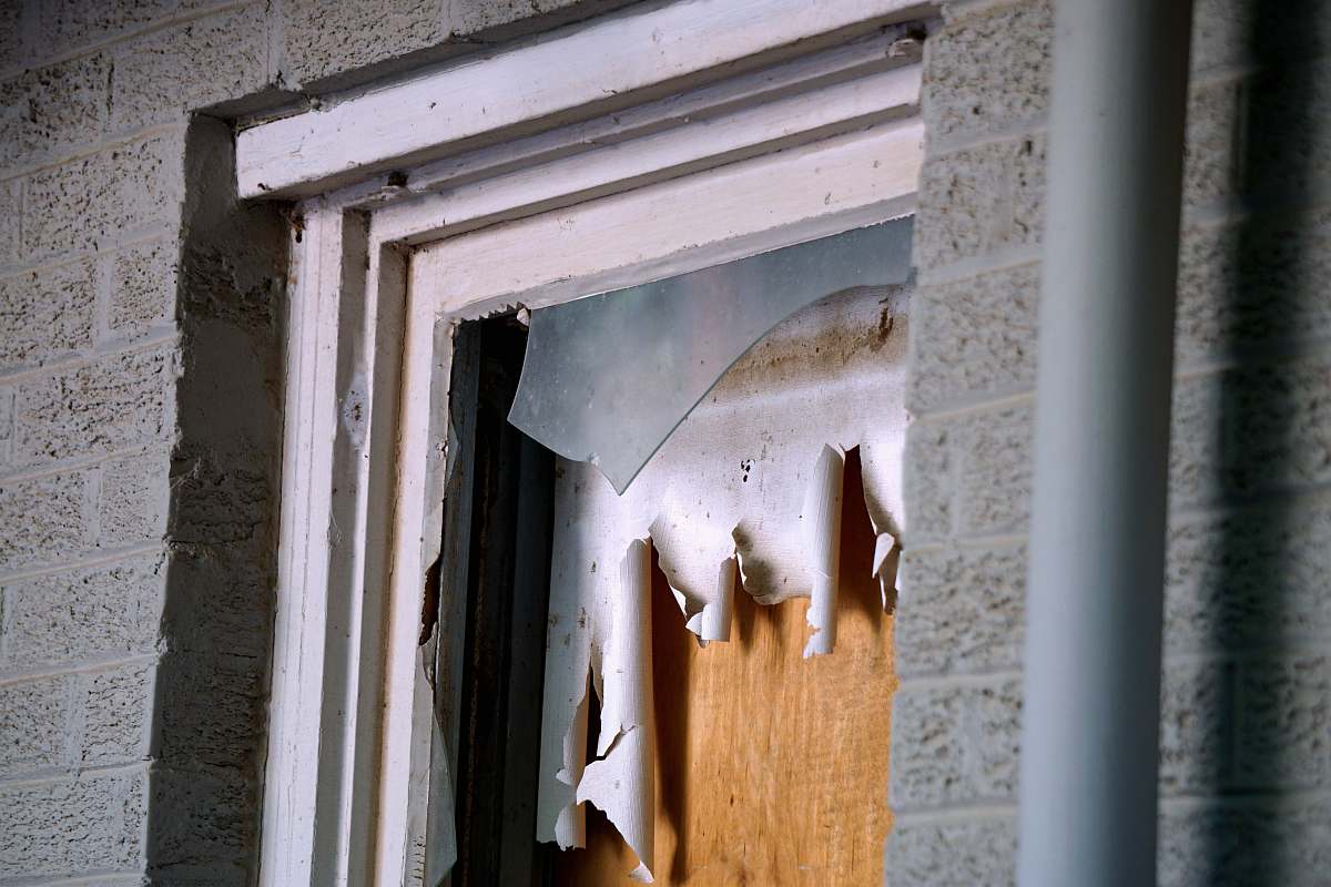building cracked window panel amarillo